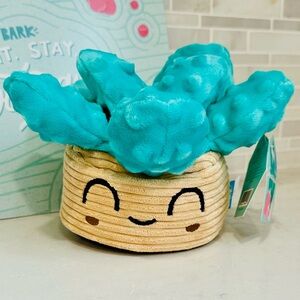 NWT Bark Box Squeakulent Dog Toy Succulent Plant Plush Squeaker Large